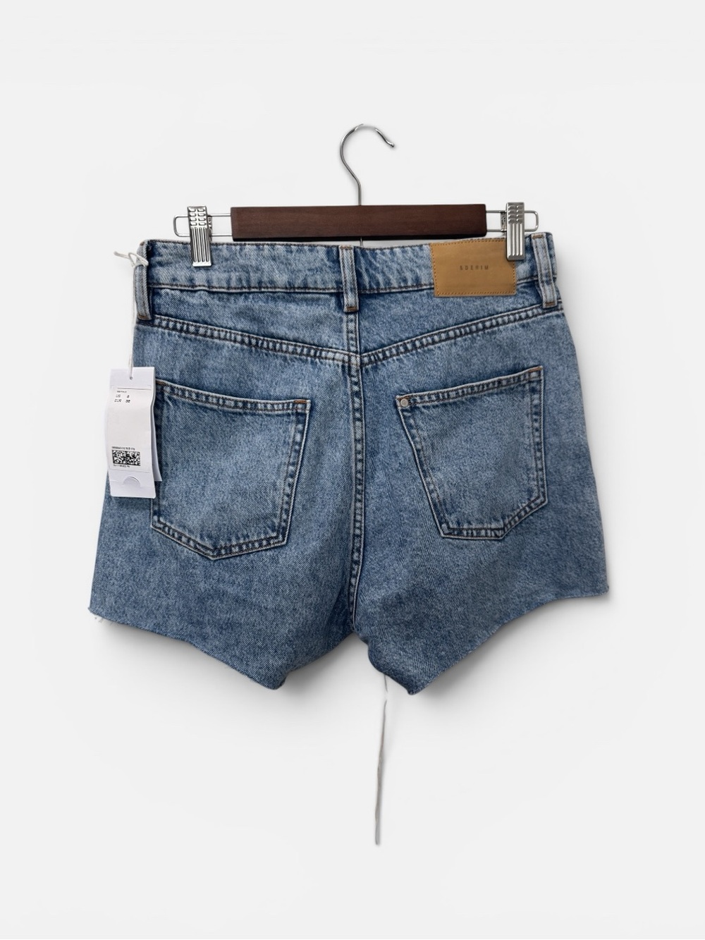 NWT H&M High-Waist Denim Cut-off Women's Shorts Sz. 6 - Picture 2 of 4
